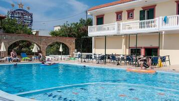 ์์ฆ๋ณ๋ก ์ด์๋๋ ์ผ์ธ ์์์ฅ, ์์์ฅ ํ๋ผ์, ์ผ๊ด์ ์์