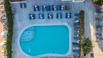Seasonal outdoor pool, pool umbrellas, sun loungers