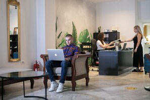 Quầy tiếp tân