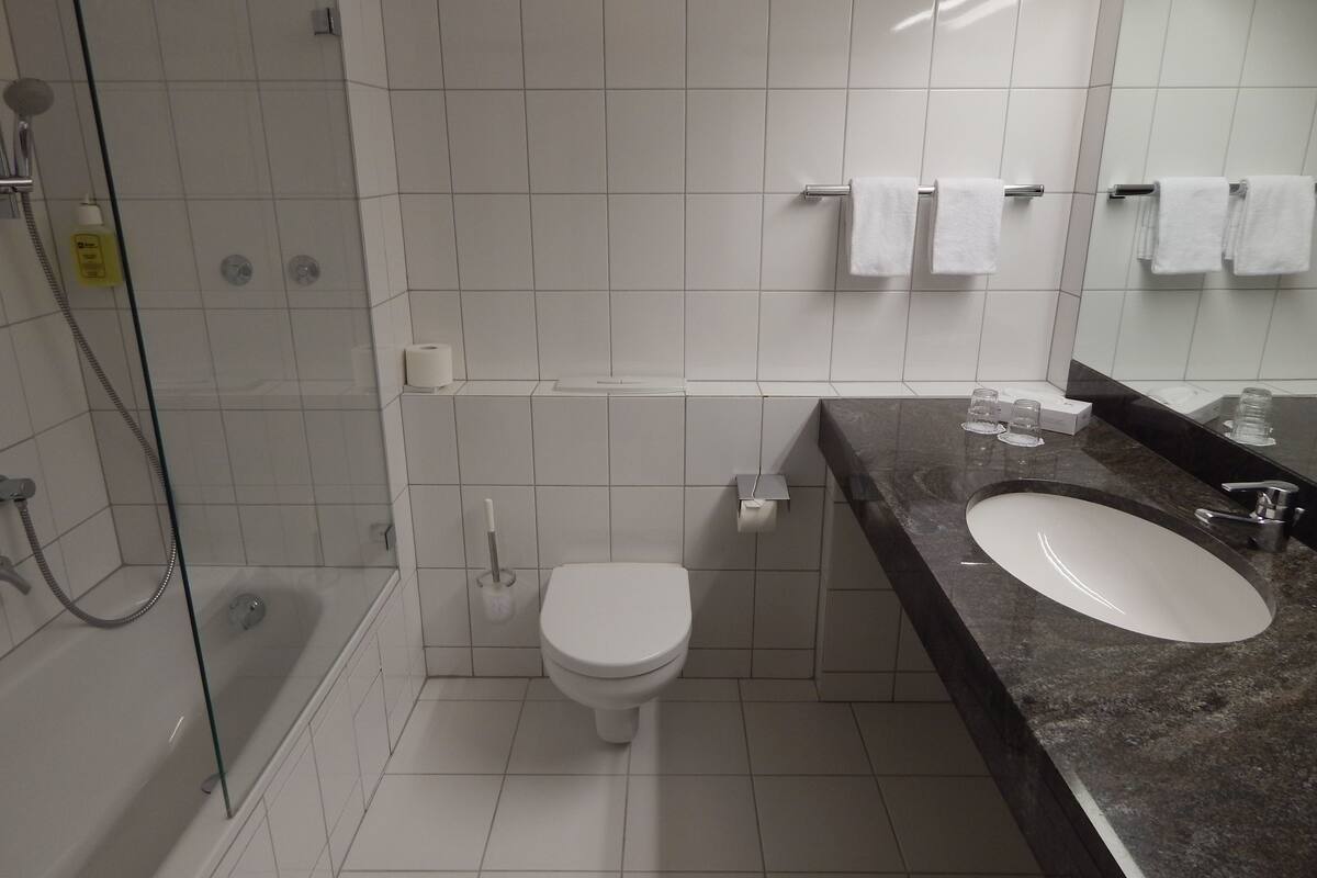 comfort single room, courtyard area | in-room safe, desk, blackout curtains, soundproofing