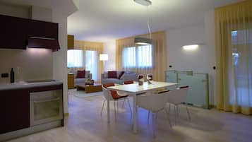 32-inch LCD TV with digital channels, TV