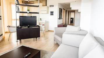 Apartment, 1 Schlafzimmer (2 Floors Max 6 Persons) | Wohnzimmer | 32-Zoll-LCD-Fernseher mit Digitalempfang, Fernseher