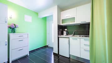 Apartment, 1 Bedroom, Terrace, Sea View | Private kitchen | Fridge, microwave, oven, stovetop
