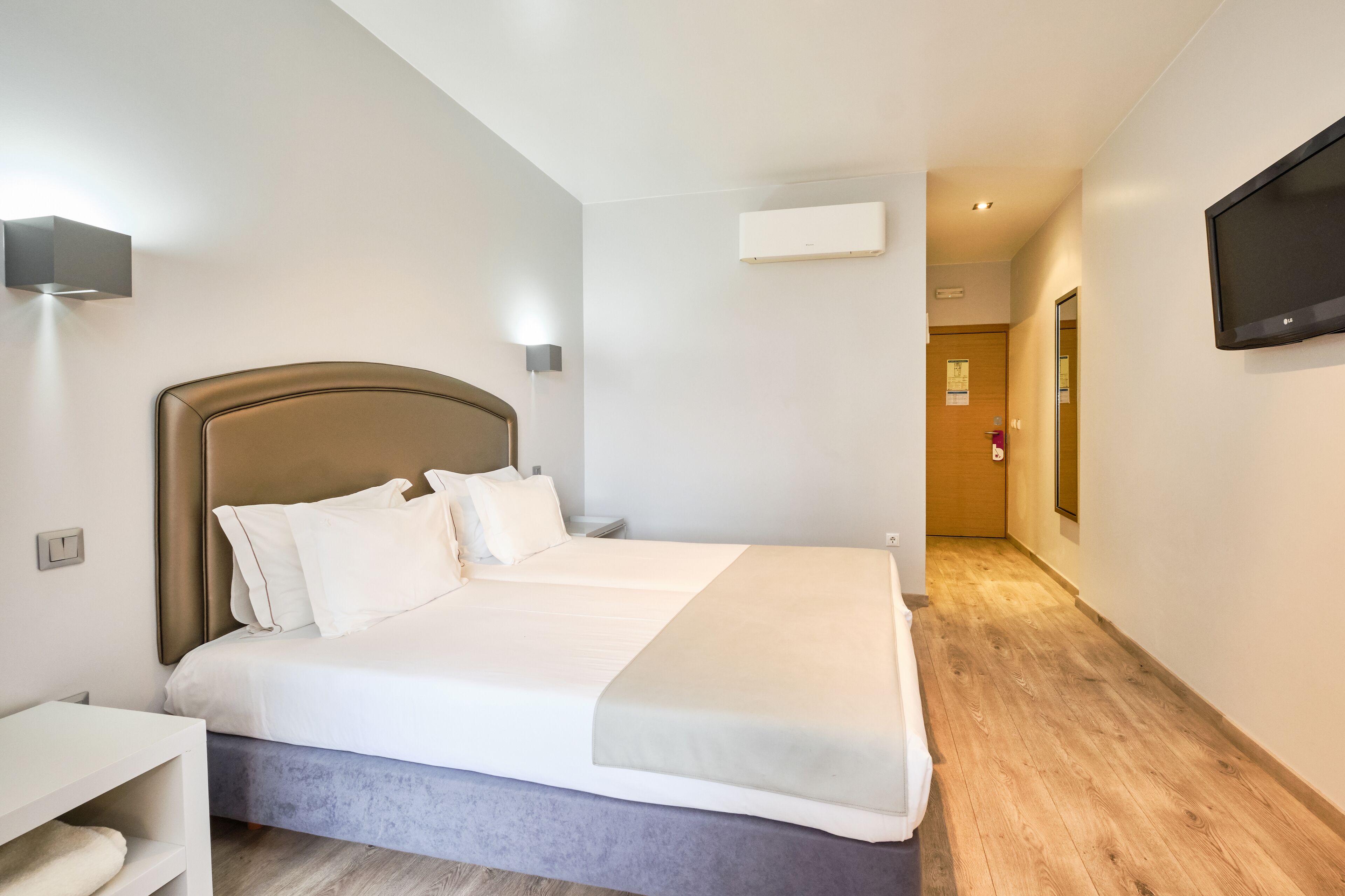 economy double or twin room | hypo-allergenic bedding, in-room safe, desk, laptop workspace