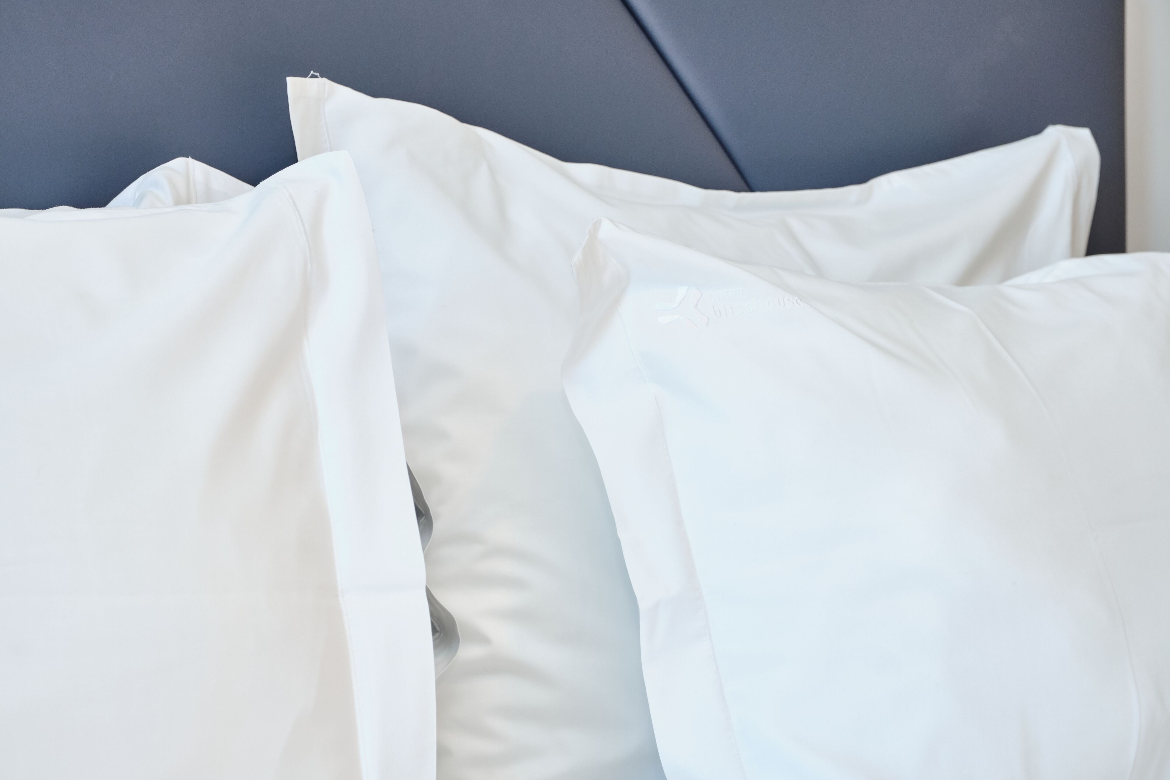 single room | hypo-allergenic bedding, in-room safe, desk, laptop workspace