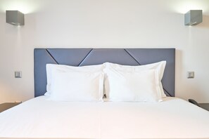 Hypo-allergenic bedding, in-room safe, desk, laptop workspace