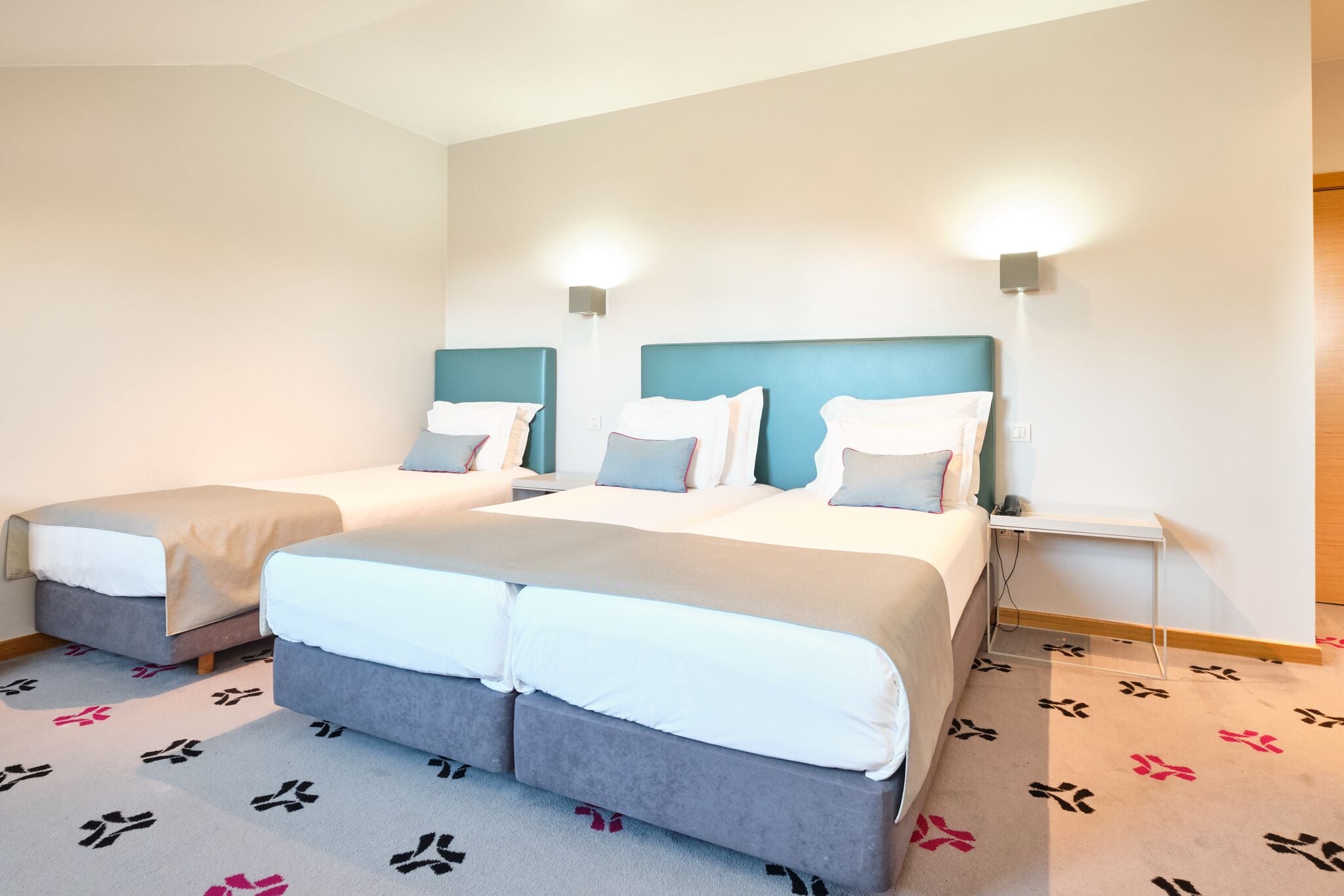 triple room | hypo-allergenic bedding, in-room safe, desk, laptop workspace