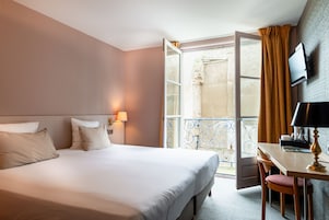 Standard Room, Partial Sea View | Premium bedding, in-room safe, desk, soundproofing