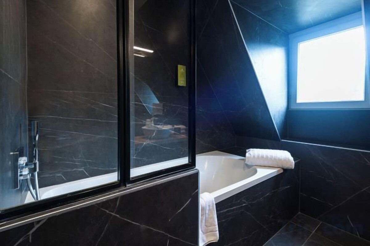 Bathroom | Free toiletries, hair dryer, towels