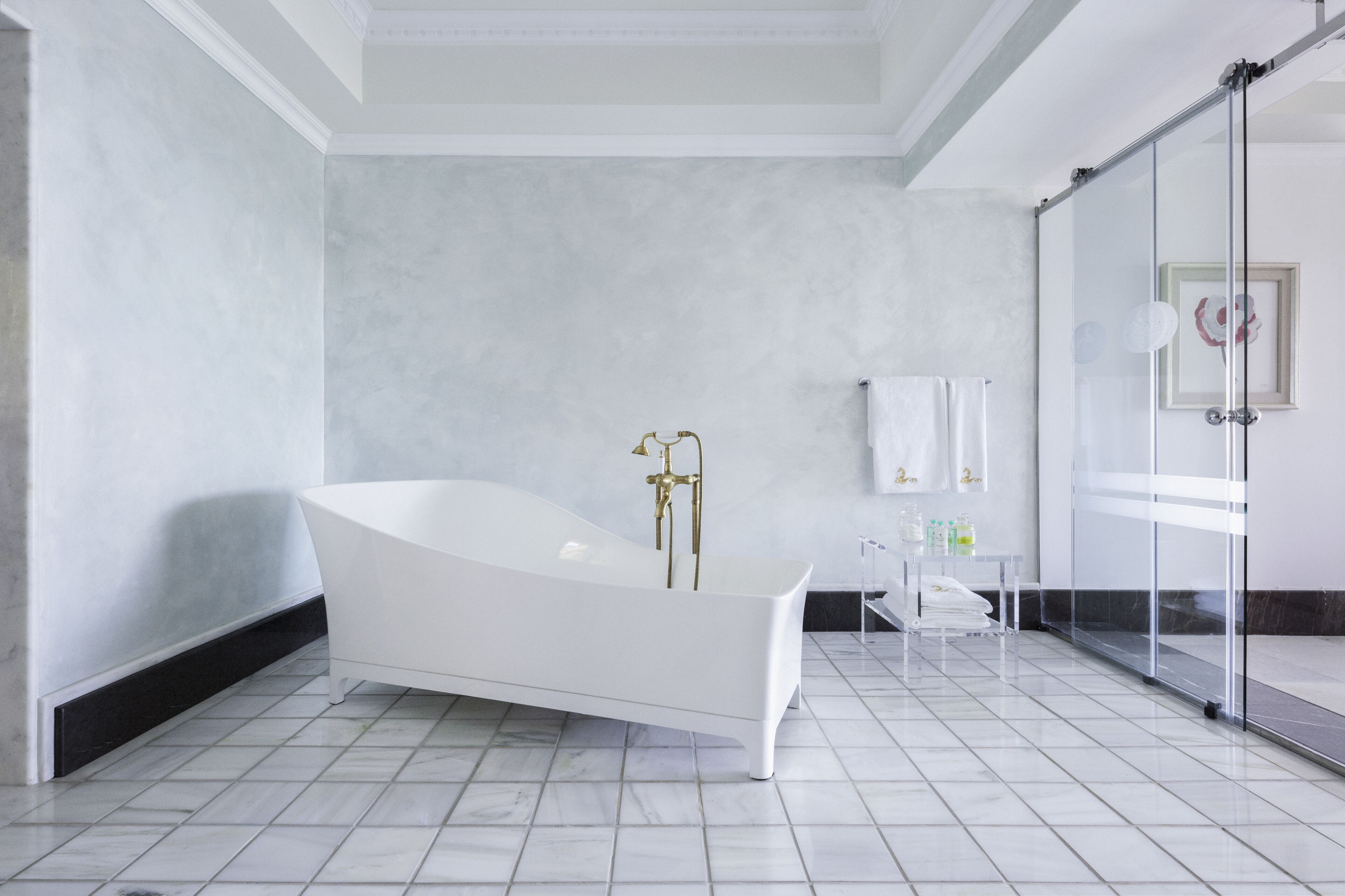 executive suite, 2 bedrooms, sea view | bathroom | separate bathtub and shower, deep-soaking bathtub, rainfall showerhead