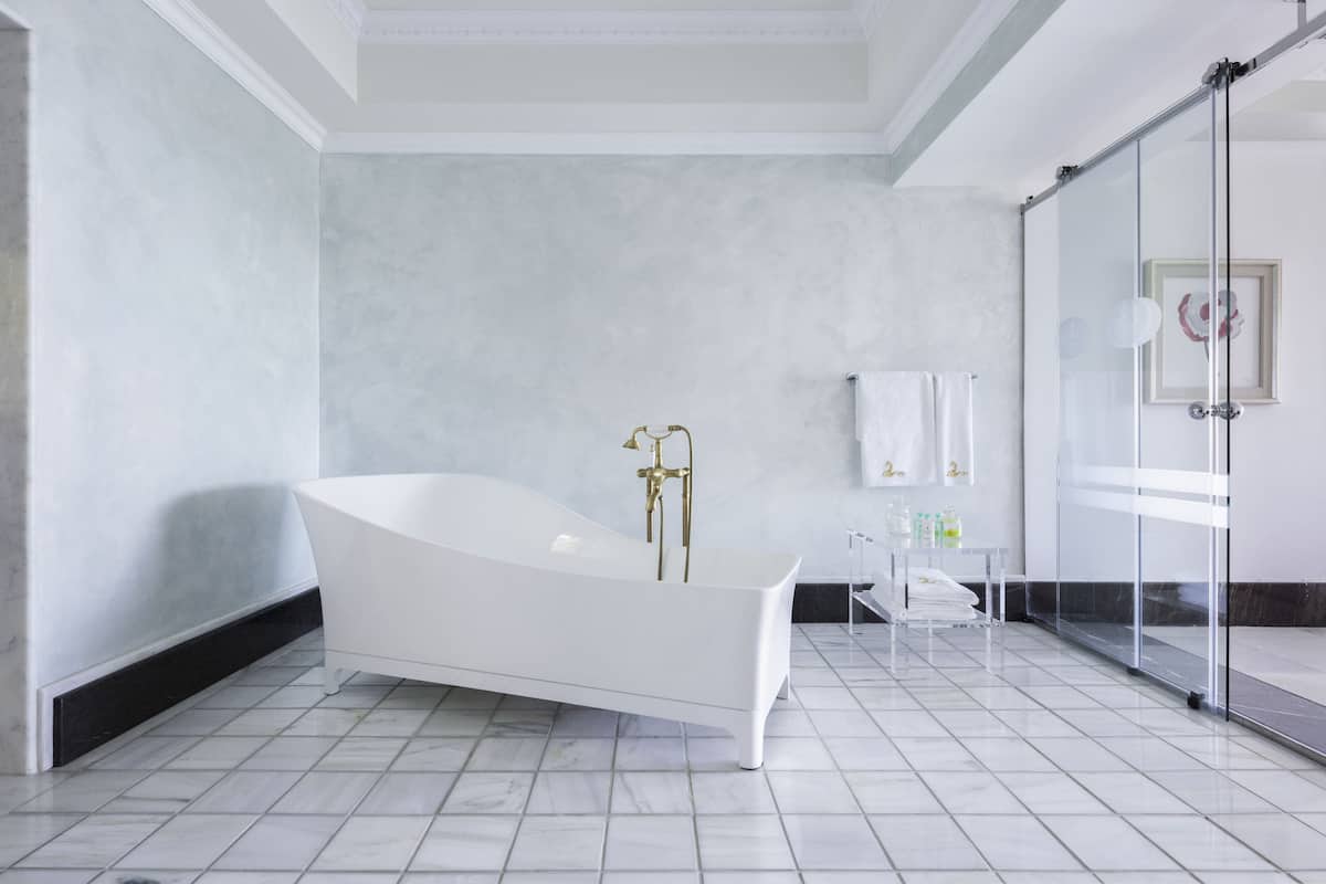 executive suite, 2 bedrooms, sea view | bathroom | separate bathtub and shower, deep-soaking bathtub, rainfall showerhead