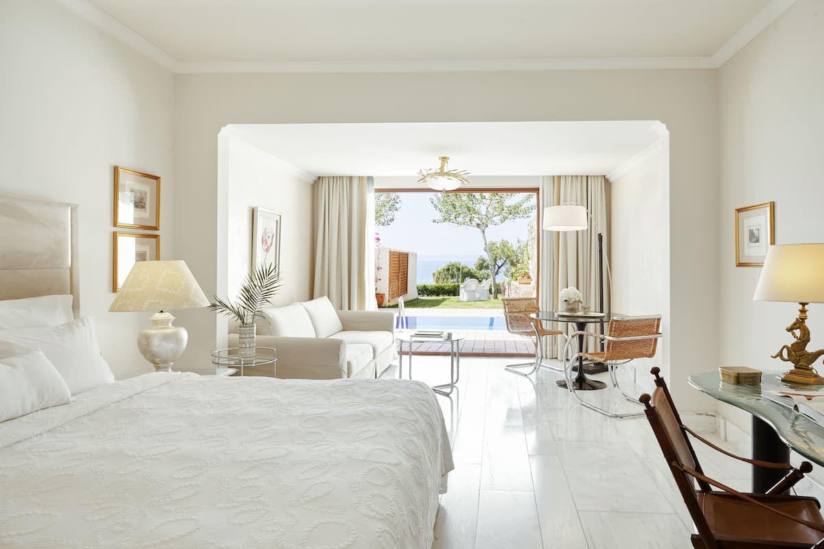 Suite, uitzicht op zee (Pool Suite with Small Garden) | 1 slaapkamer, lakens van Egyptisch katoen, luxe beddengoed