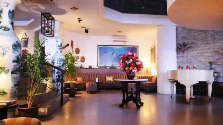 洛萨里海滩酒店