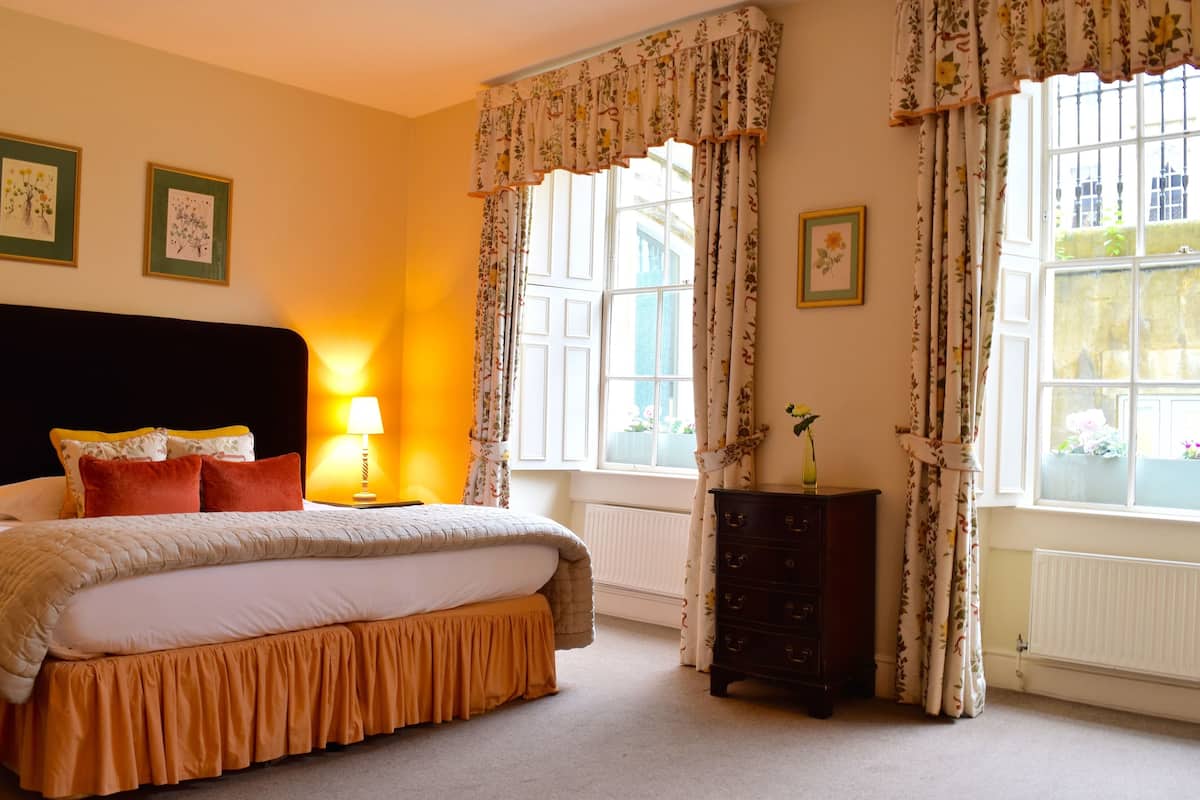 Individually decorated, desk, iron/ironing board, free WiFi