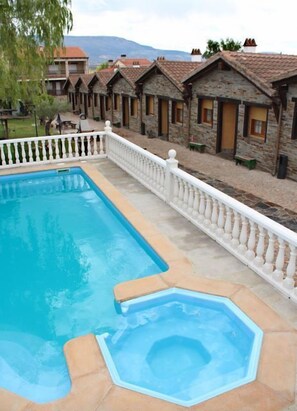 Bungalow, 2 chambres, vue jardin | Piscine extérieure