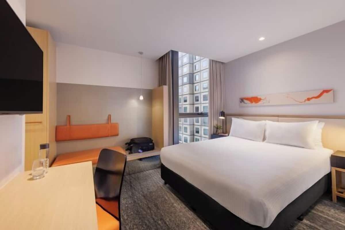 2 bedrooms, premium bedding, pillow-top beds, in-room safe