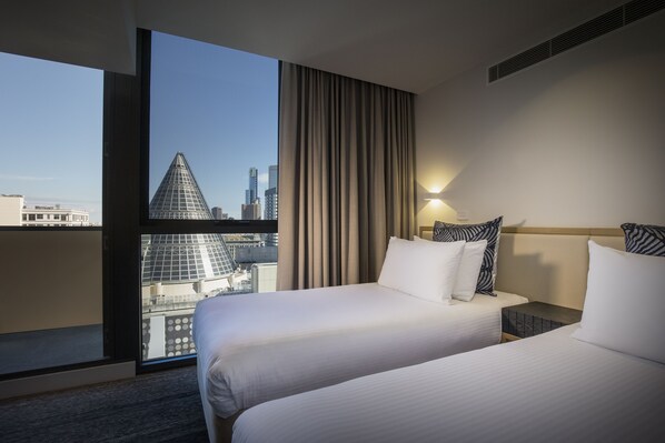 A hotel room with two beds, a large window with a city view, and a modern design. - Brady Hotels Central Melbourne (Melbourne)