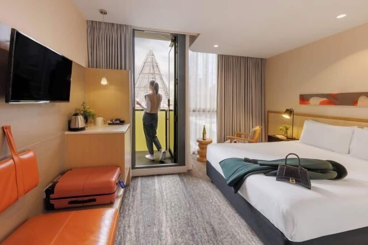 2 bedrooms, premium bedding, pillow-top beds, in-room safe