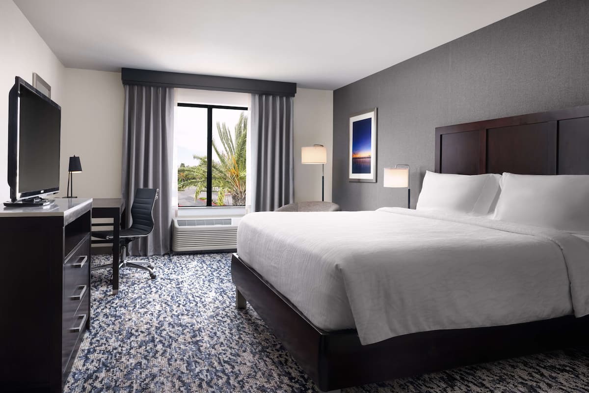Down comforters, in-room safe, desk, blackout drapes