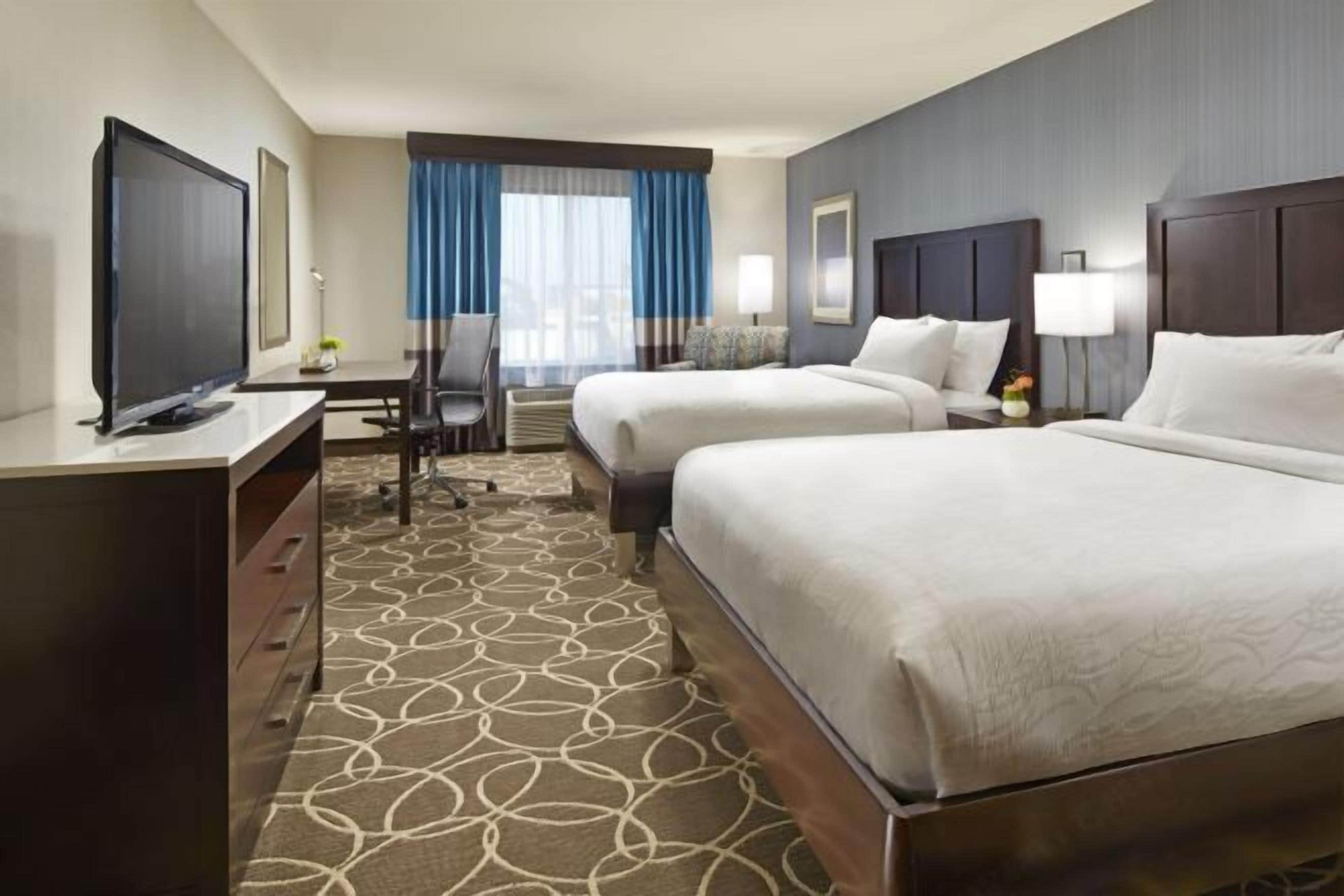 羽絨被、客房內保險箱、書桌、遮光布/窗簾