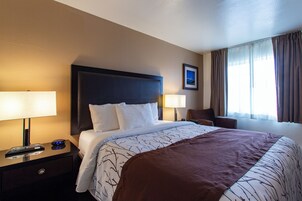 Room, 1 Queen Bed | Iron/ironing board, free WiFi, bed sheets