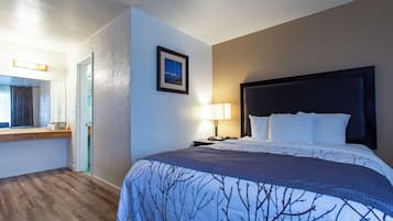 Deluxe Room, 1 Queen Bed, Kitchen | Iron/ironing board, free WiFi, bed sheets
