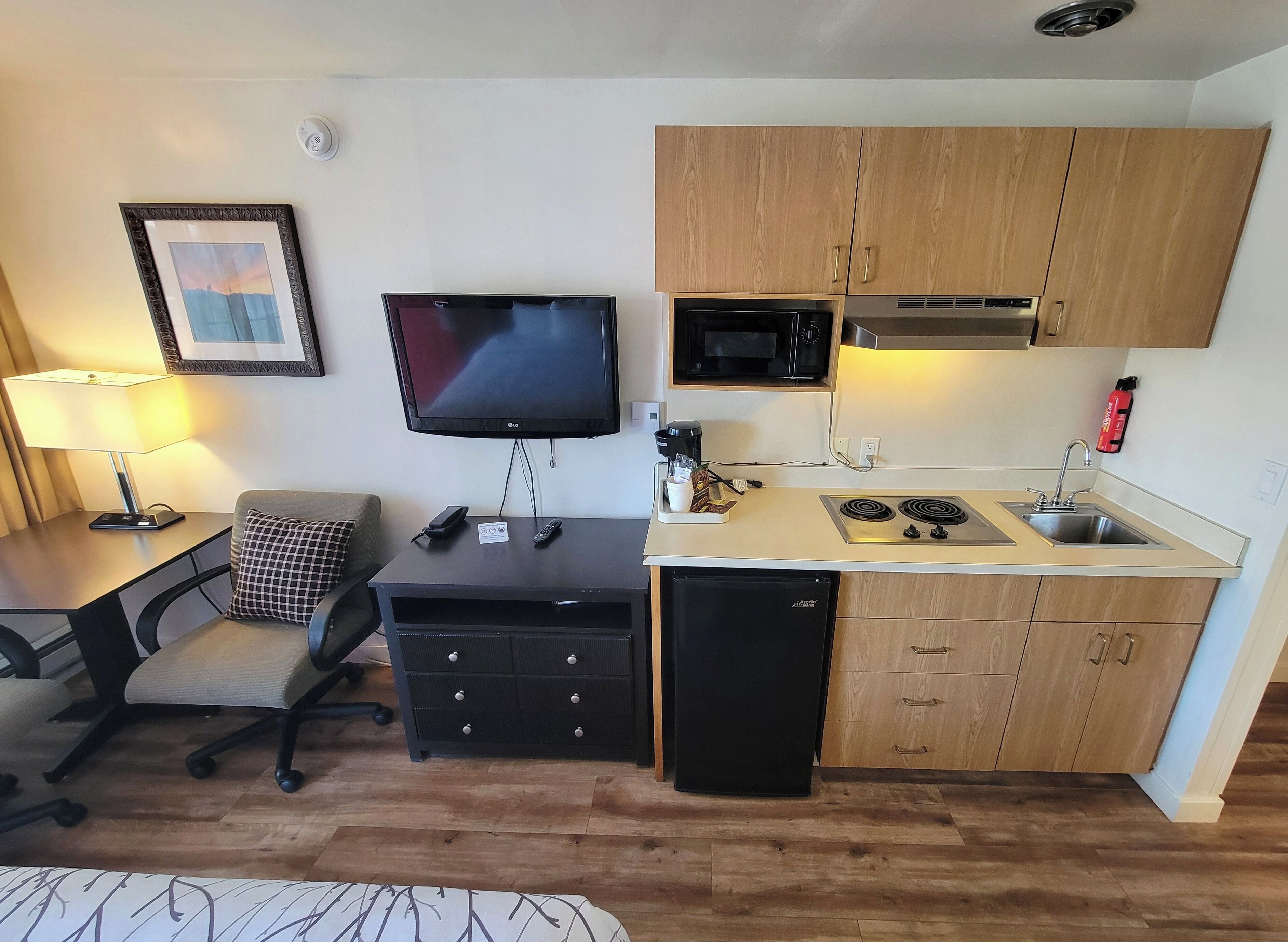 Chambre Deluxe, 1 grand lit, cuisine | Fer et planche à repasser, Wi-Fi gratuit, draps fournis