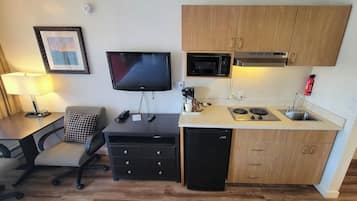 Chambre Deluxe, 1 grand lit, cuisine | Fer et planche à repasser, Wi-Fi gratuit, draps fournis