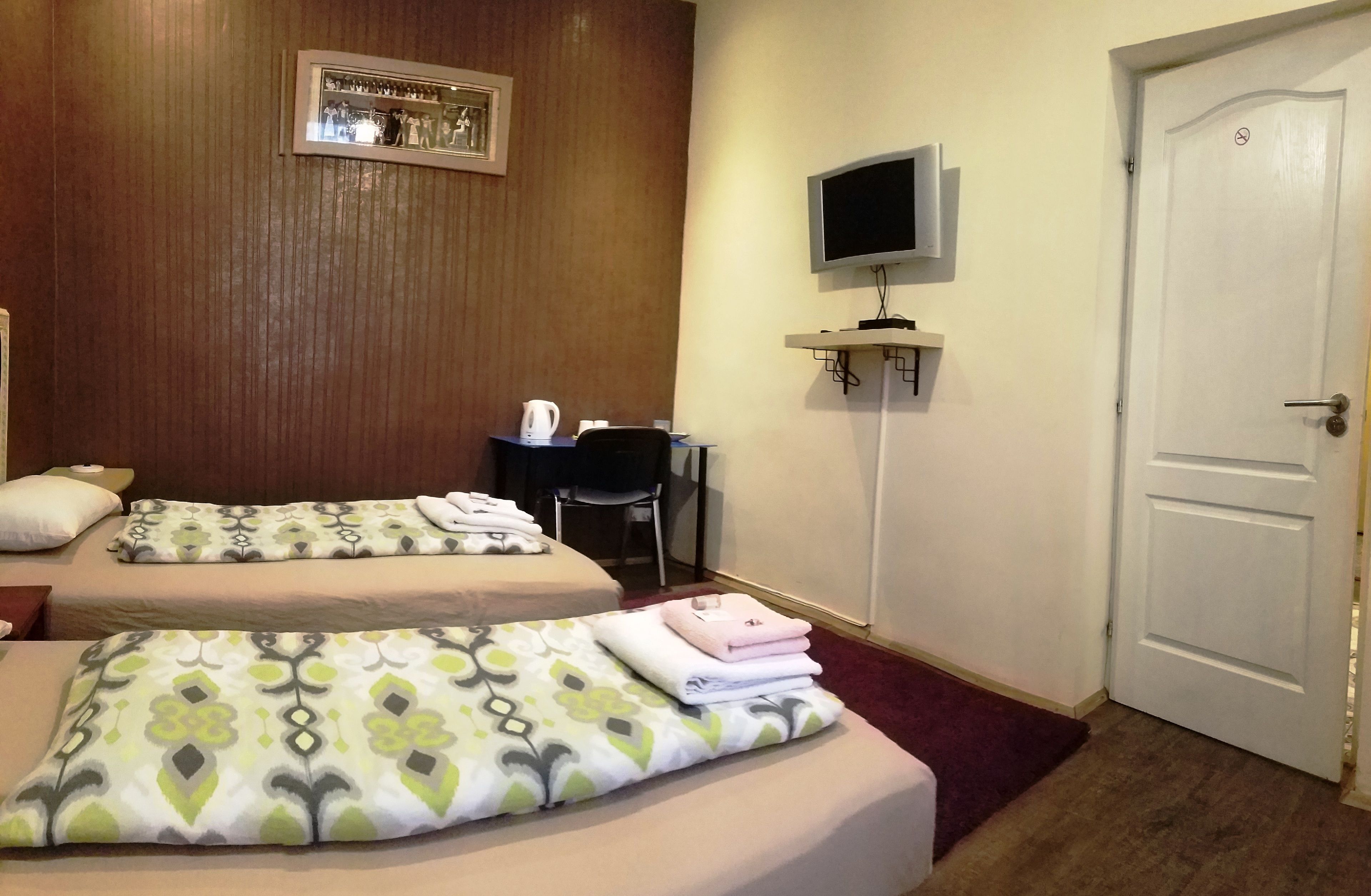 Standard Twin Room, Shared Bathroom | Individually decorated, individually furnished, desk, iron/ironing board