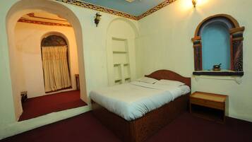 Family Room, 1 Bedroom | Meja, seterika/papan seterika, Wi-fi percuma