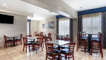 Desayuno continental gratuito y diario