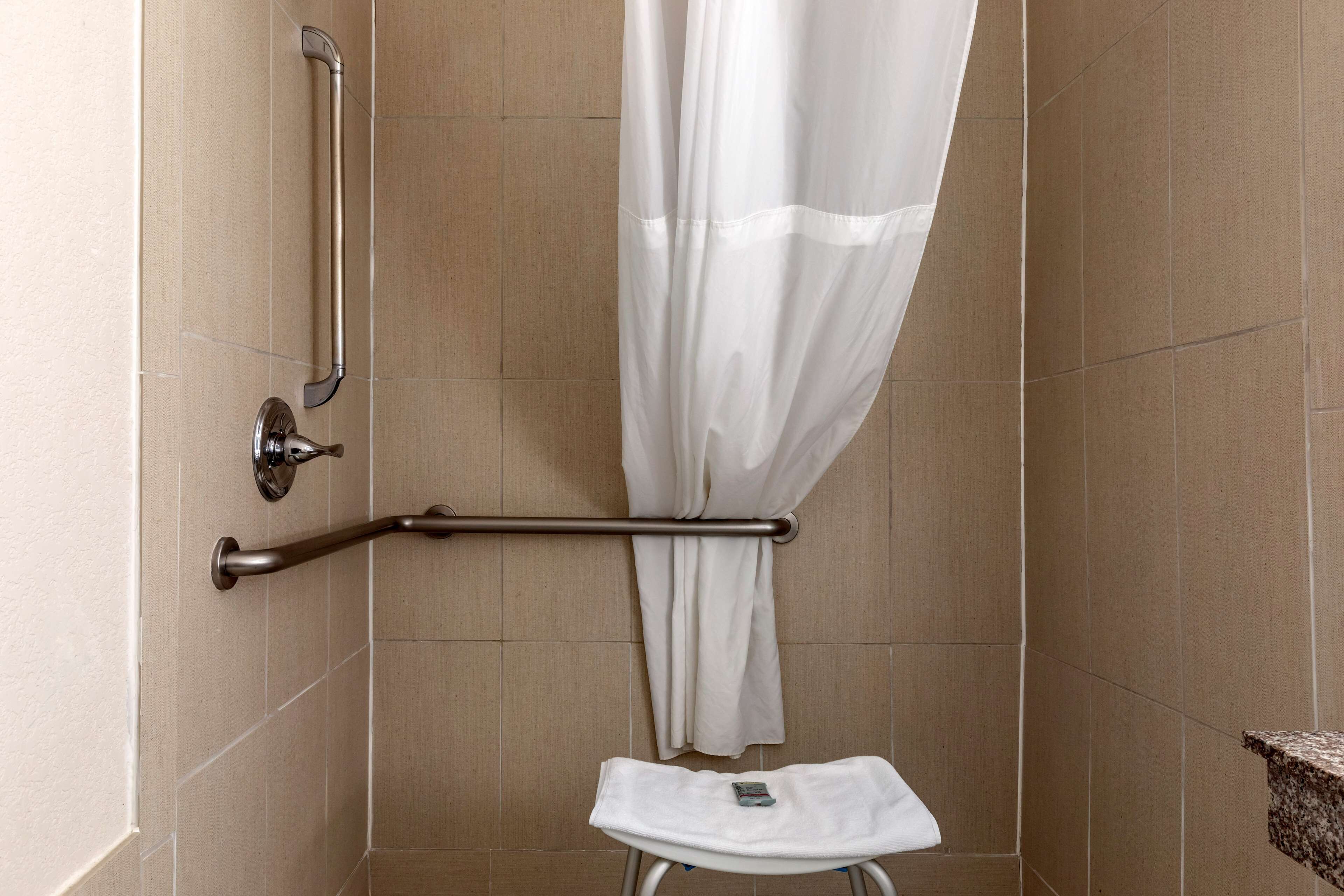 combined shower/bathtub, free toiletries, hair dryer, towels