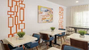 Desayuno continental incluido todos los días