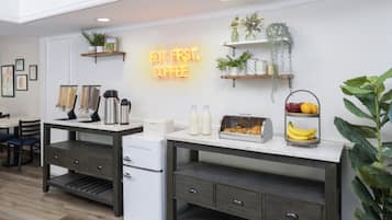 Free daily continental breakfast