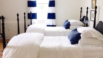 Classic Double Room, 2 Queen Beds | Individually decorated, individually furnished, desk, rollaway beds