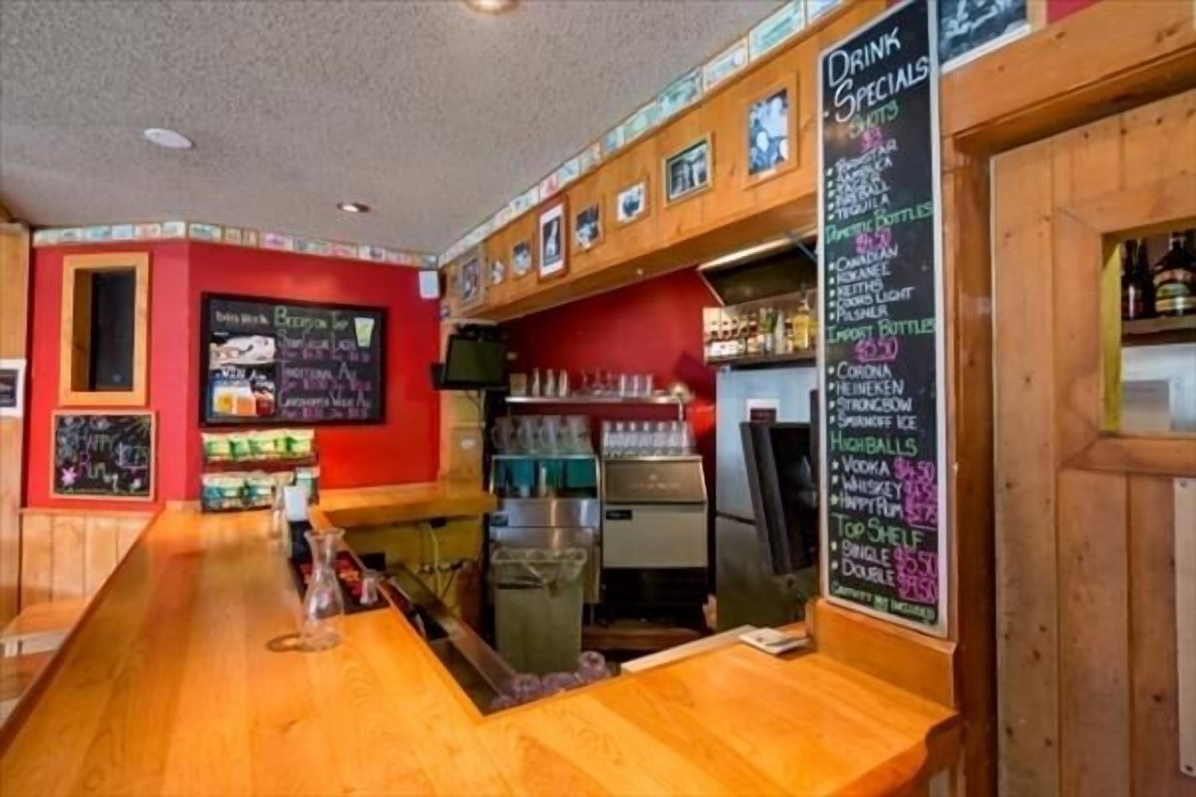 Photo - HI Banff Alpine Centre - Hostel