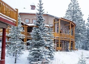 Exterior - HI Banff Alpine Centre - Hostel (Banff)