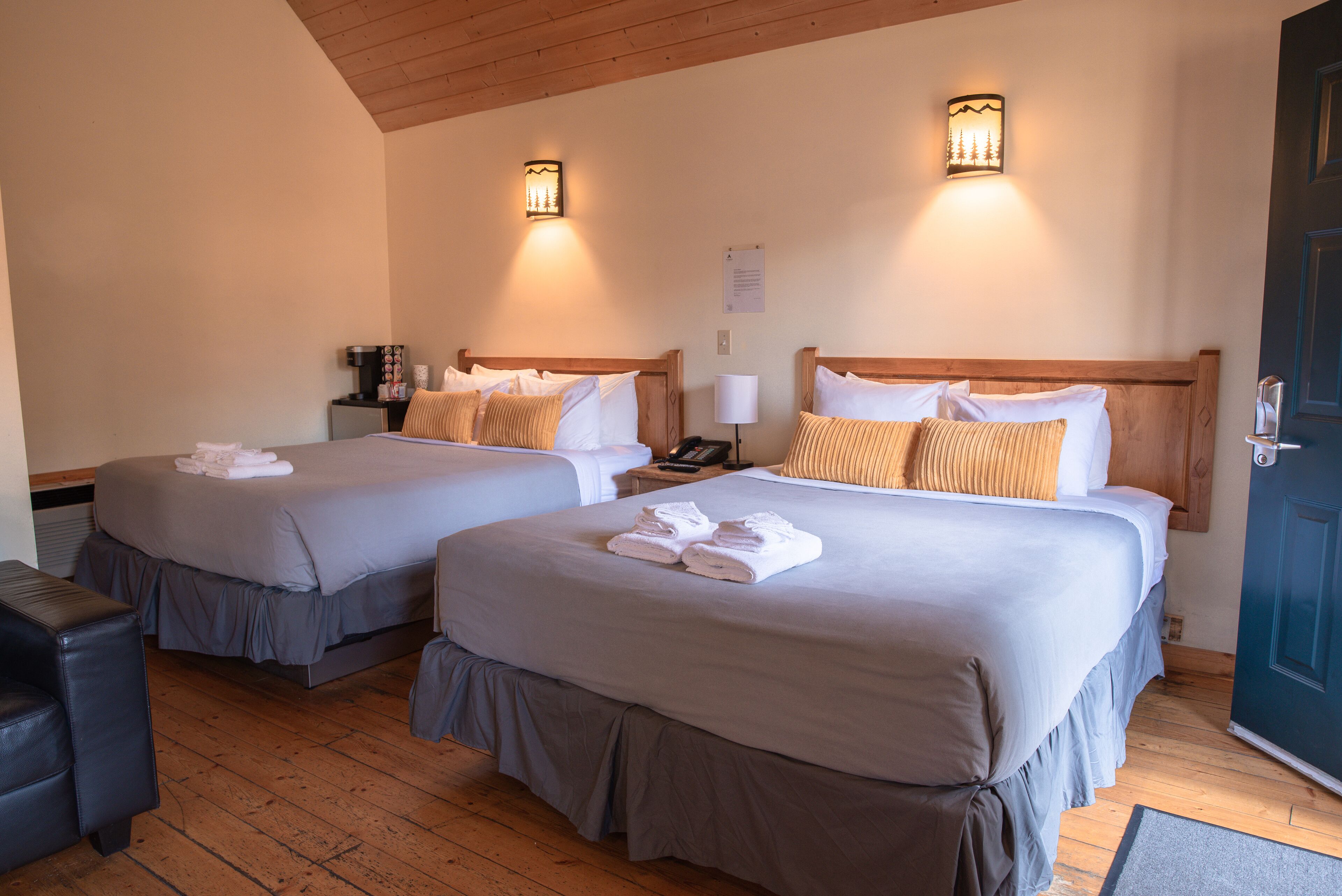 Photo - HI Banff Alpine Centre - Hostel