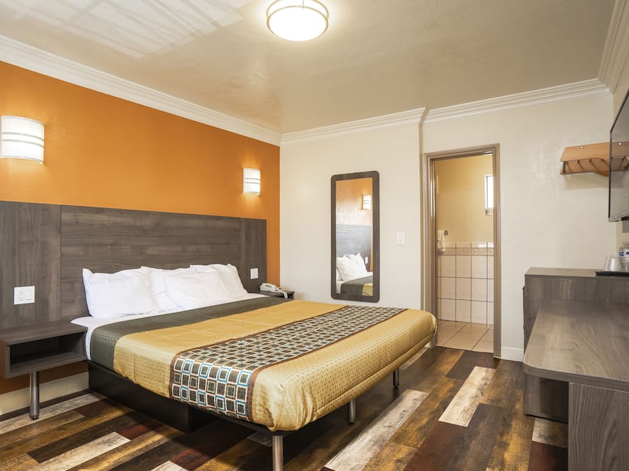 Standard Room, 1 King Bed, Non Smoking | Desk, iron/ironing board, free WiFi, bed sheets