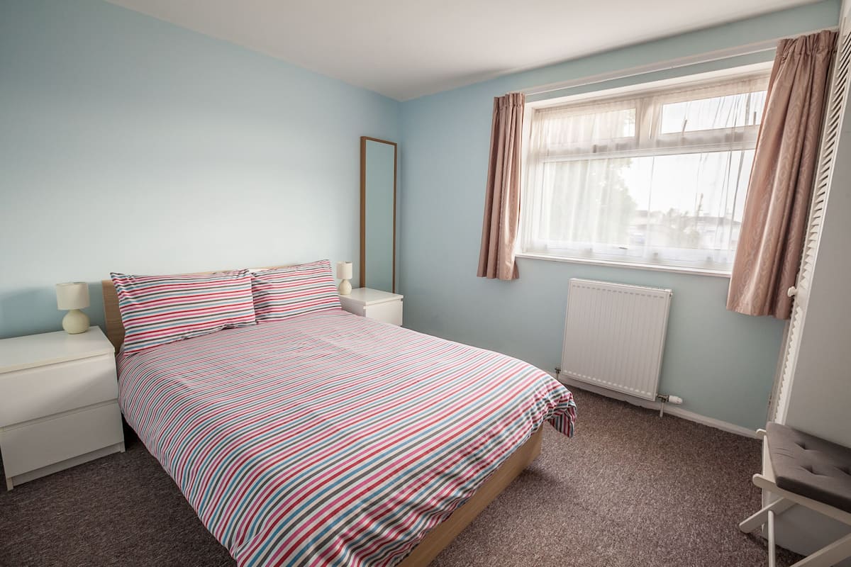 Apartment, 1 Bedroom (Apartment 8) | Laptop workspace, iron/ironing board, free cribs/infant beds