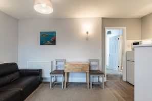 Apartment, 2 Bedrooms (Garden Apartment) | Living area - Clydesdale Apartments (Torquay)
