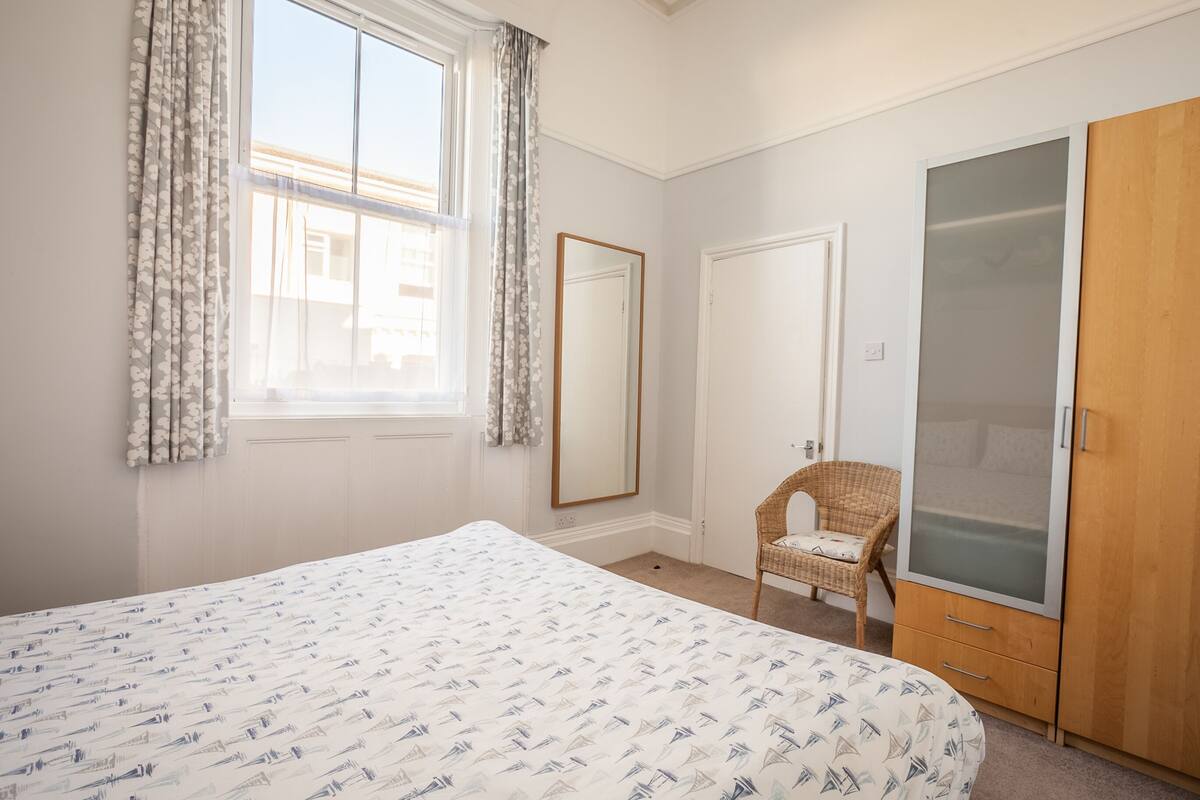 Apartment, 2 Bedrooms (Apartment 3) | Laptop workspace, iron/ironing board, free cribs/infant beds
