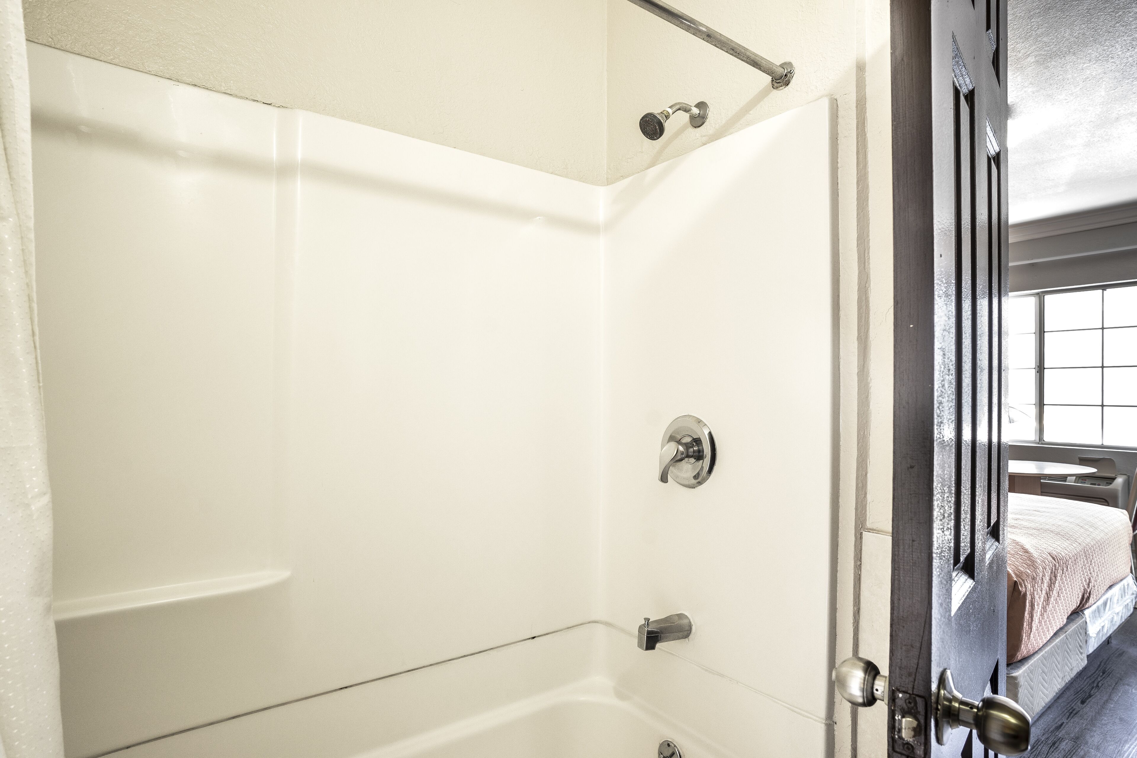 Bathtub, free toiletries, hair dryer, towels