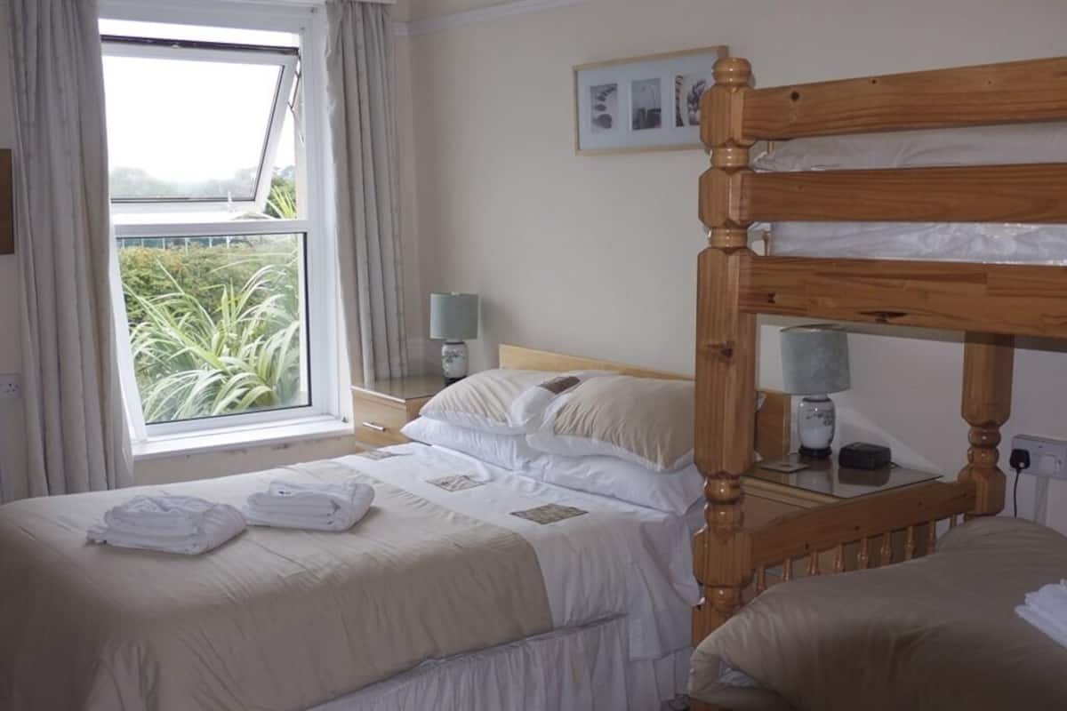 Family Quadruple Room, Ensuite