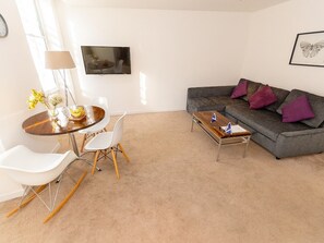 Deluxe Apartment, Private Bathroom (One Bedroom) | 1 bedroom