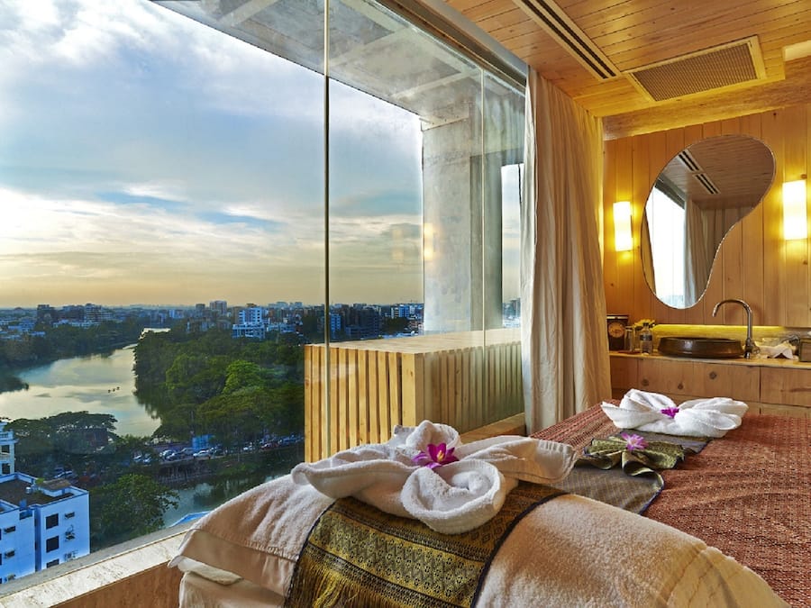 Couples treatment rooms, sauna, body treatments, aromatherapy