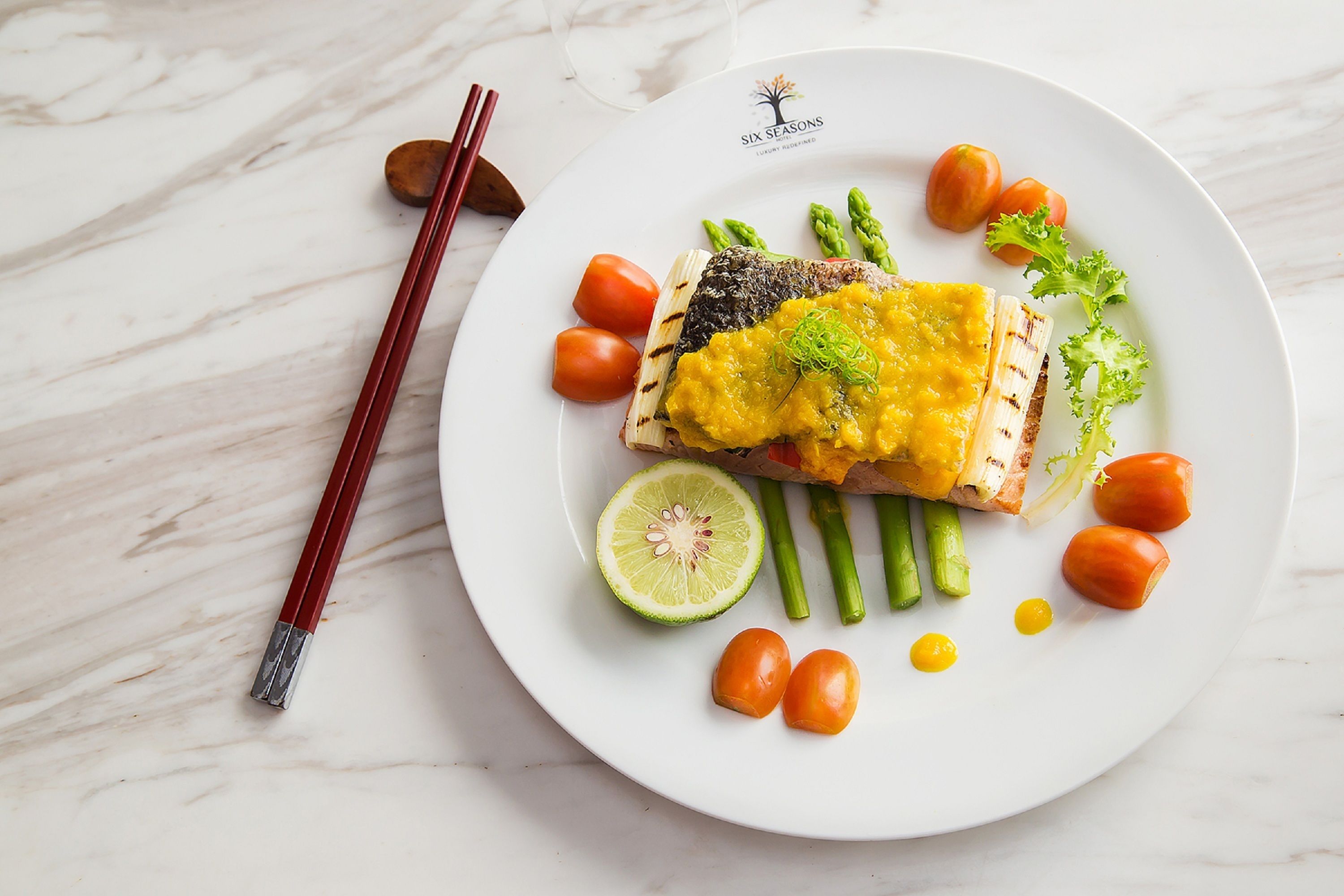 3 restaurants; breakfast, lunch, dinner and brunch served 