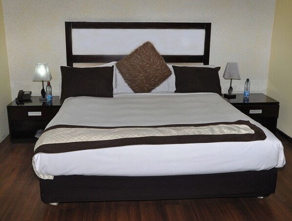 ألحفة محشوة بالريش وأسرّة تيمبور بديك وميني بار وبديكورات فريدة لكل غرفة