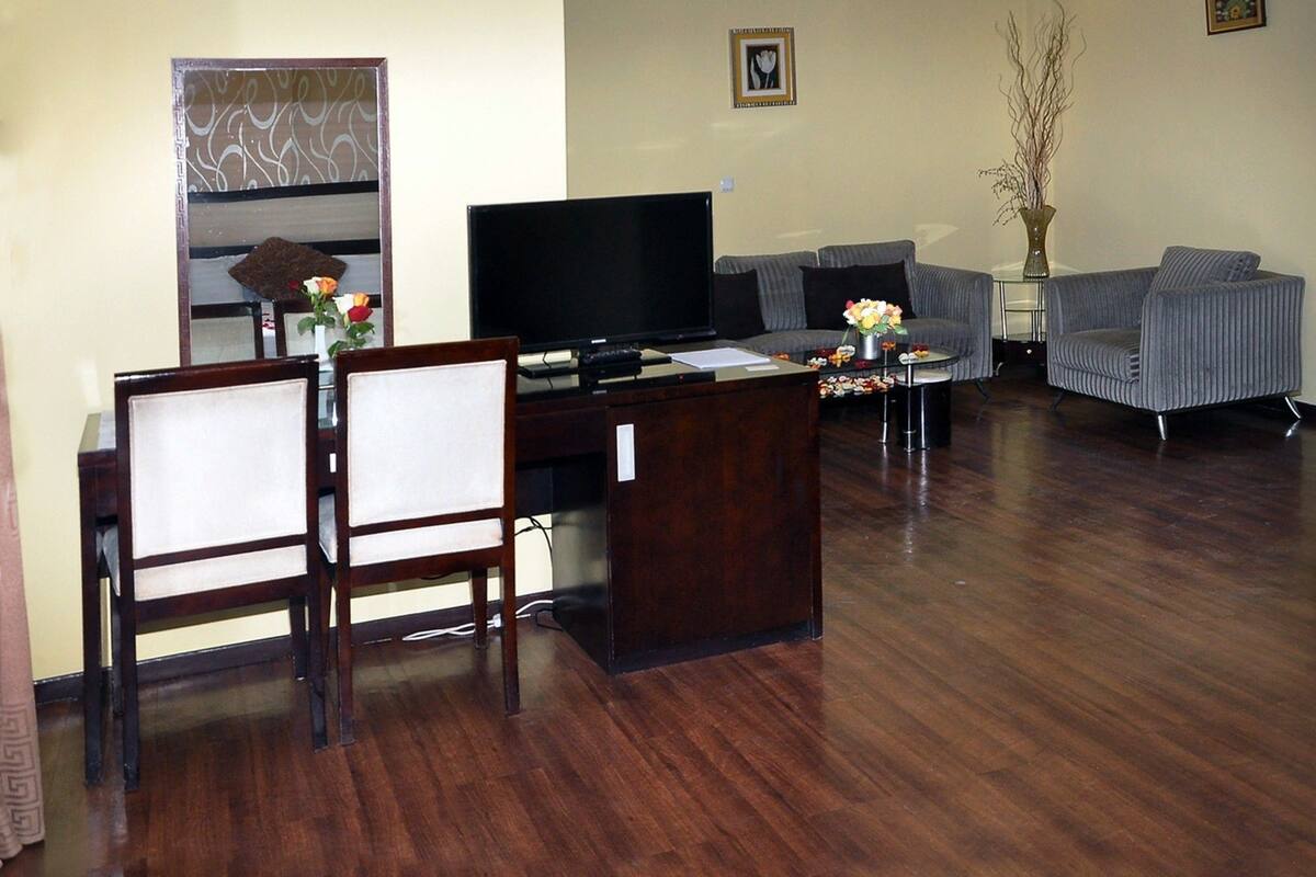 Superior Studio Suite | 1 bedroom, down comforters, Tempur-Pedic beds, minibar