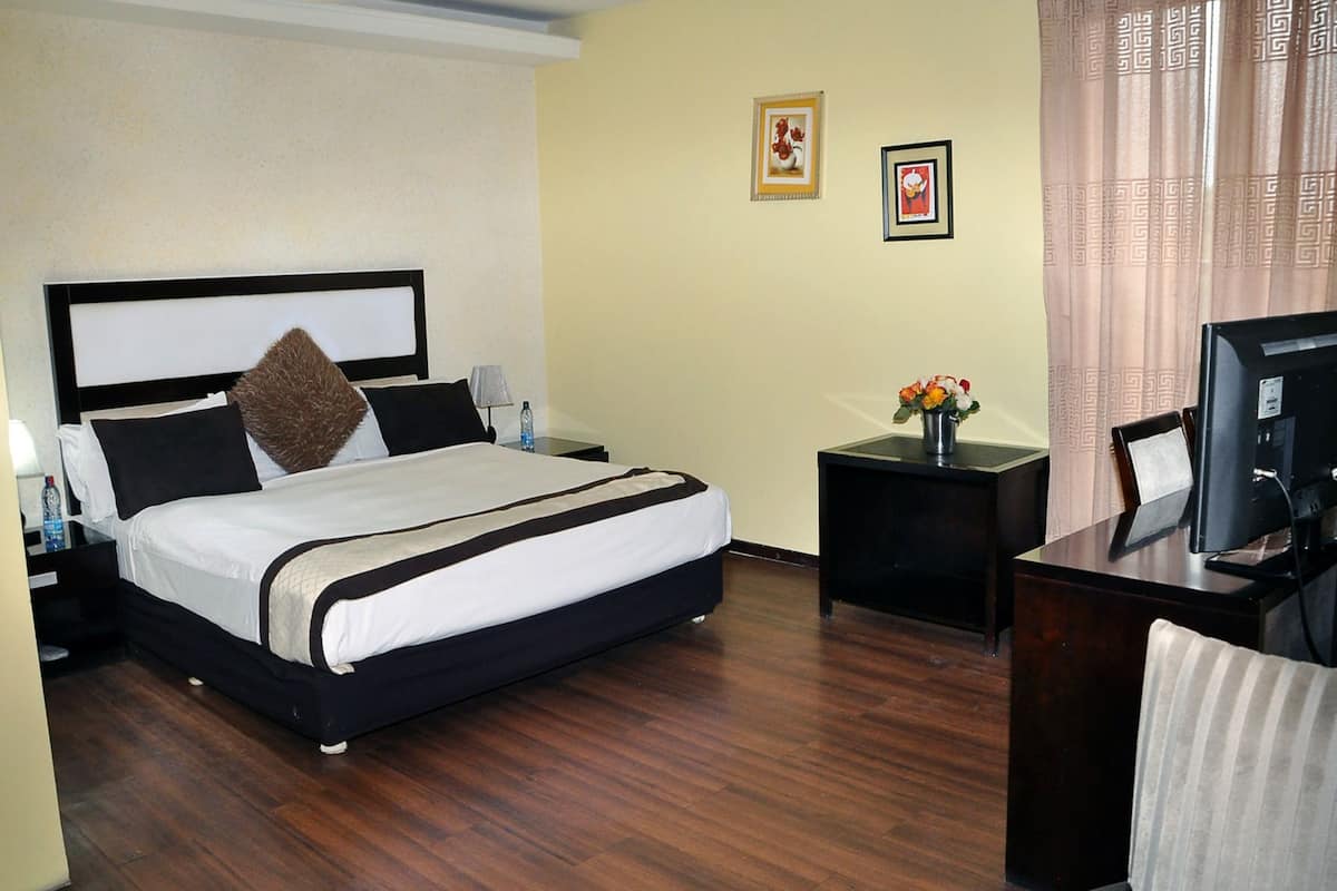 Quarto casal luxo de uso individual | Edredons de pluma, camas Tempur-Pedic, frigobar, escrivaninha